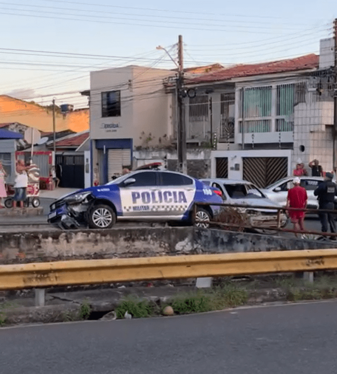 Viatura Da Pmse Colide Em Carro De Passeio Na Gentil Tavares Em Aracaju