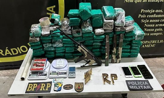 Pol Cia Apreende Submetralhadora E Kg De Maconha Em Opera O Na Zona