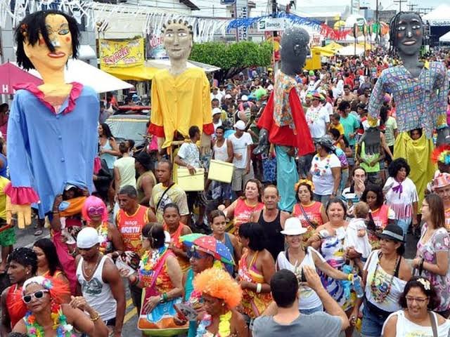 A prefeitura de Aracaju, através da Emsurb, divulgou a lista de bloquinho de carnaval já autorizados e que acontecerão na capital Sergipana. Confira: 