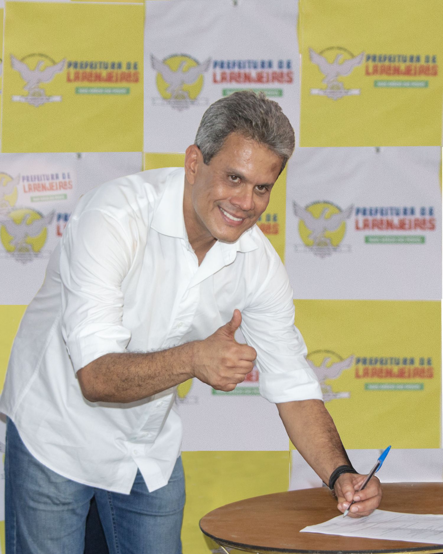 Prefeito de Laranjeiras entrega novas obras e assina nova ordens de serviço no município