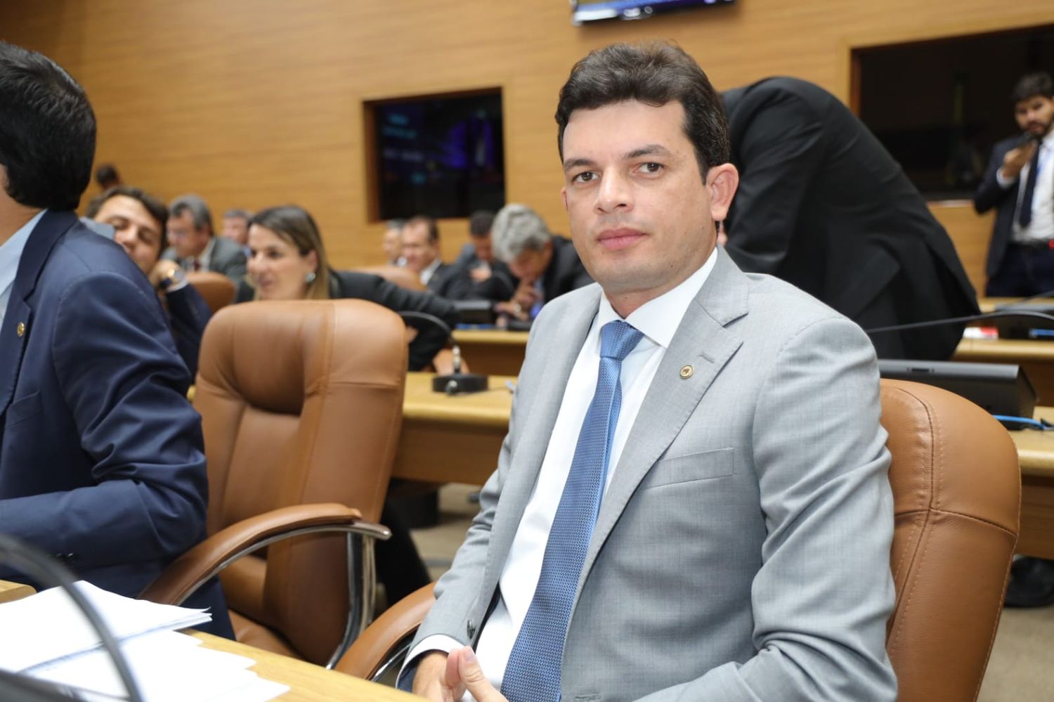 Paulo Júnior protocola projetos que dão garantias às mulheres e gratuidade de transporte