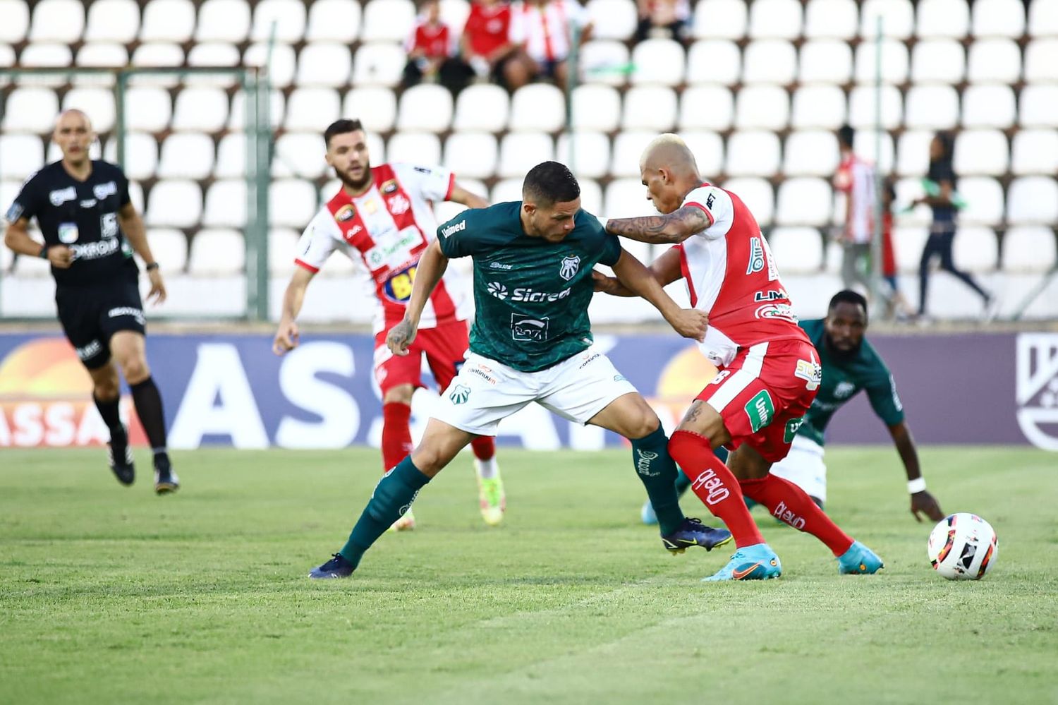 Confira a emocionante jogo do Campeonato Mineiro entre Caldense x Democrata SL! Saiba onde assistir, as prováveis escalações e desfalques das equipes