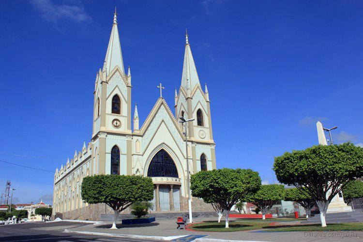 Confusão durante batismo: Padre e padrinho se envolvem em discussão acalorada em igreja de Sergipe
