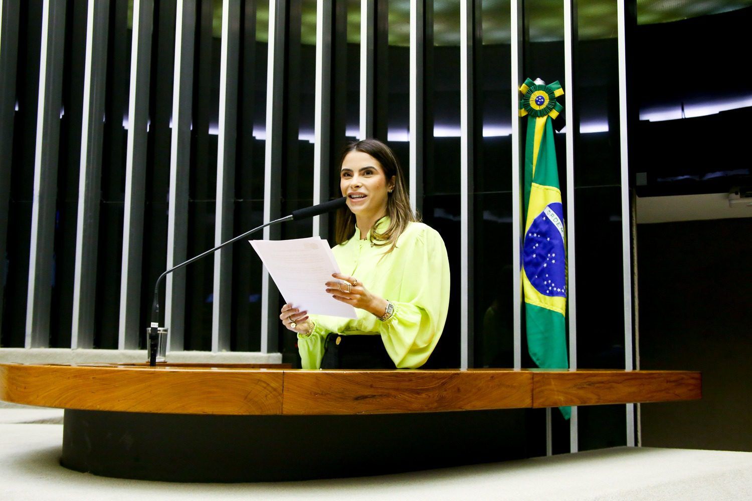 Yandra Moura defende ampliação de auxílio-creche e mais oportunidades para mães solo