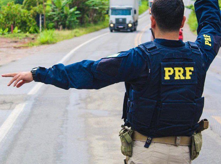 PRF intensifica fiscalização nas estradas durante Operação Rodovida Carnaval 2024