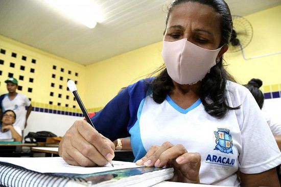 Matrículas Abertas: Educação de Jovens e Adultos em Aracaju