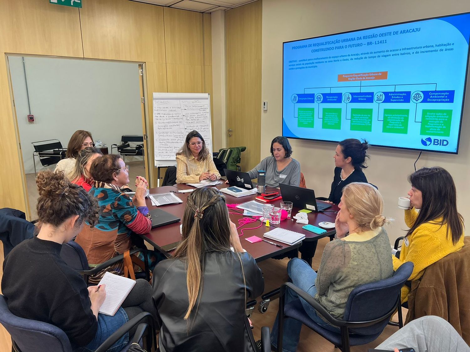 Prefeitura de Aracaju compartilha experiência de trabalho social na Perimetral Oeste durante evento no Uruguai