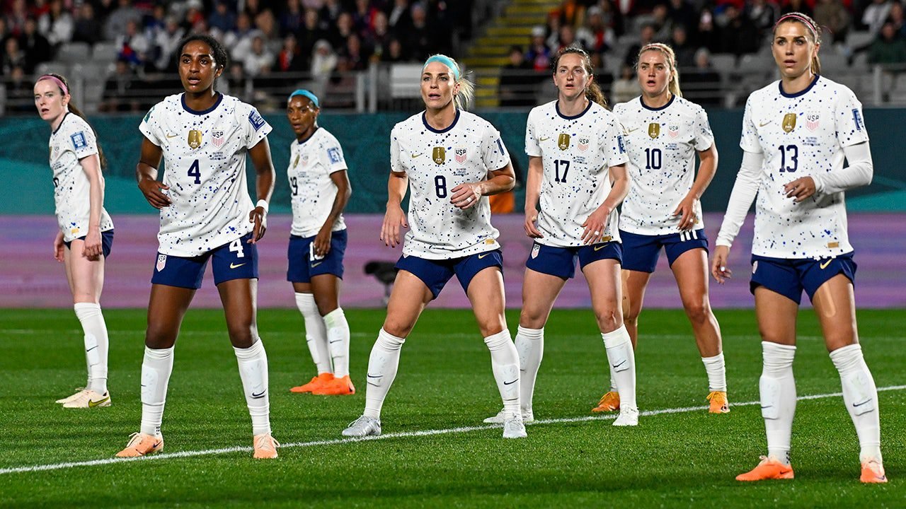 Trave salva, e EUA avançam às oitavas da Copa Feminina após empate