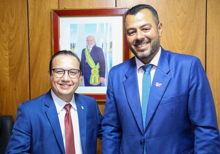 Prefeito de Riachuelo busca apoio de Valadares Filho para demandas de infraestrutura