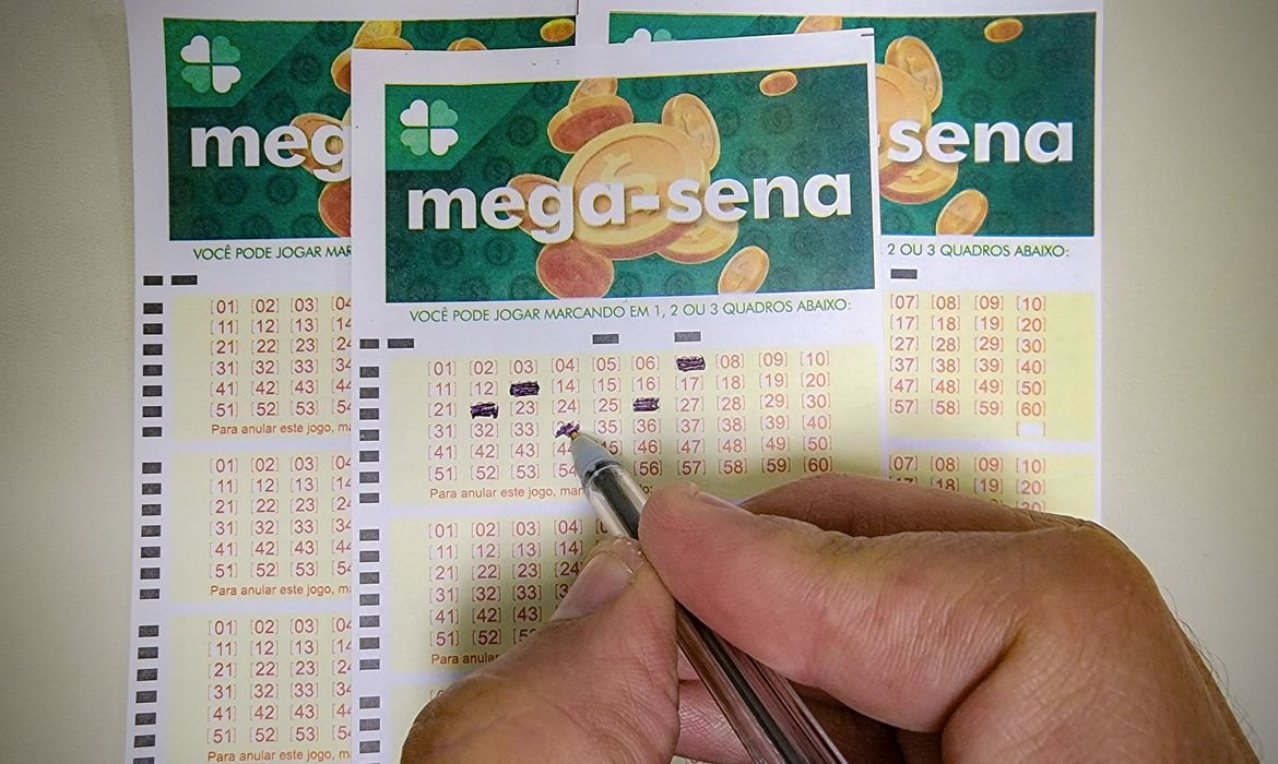 Mega-Sena acumulada sorteia hoje prêmio de R$ 120 milhões