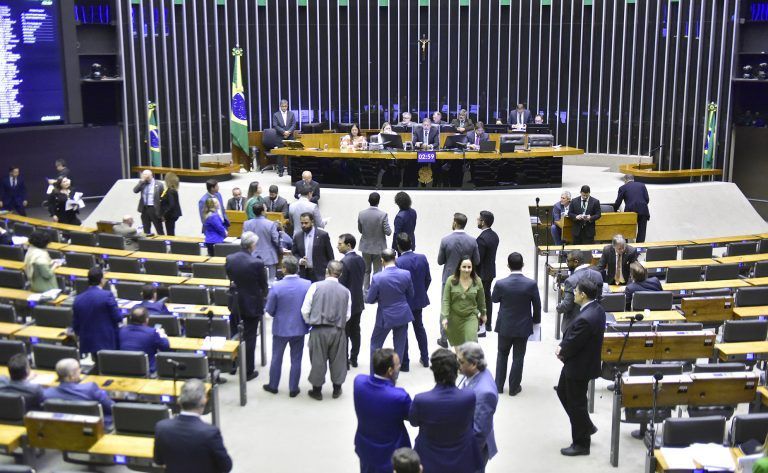 Câmara vota hoje segundo projeto da minirreforma eleitoral