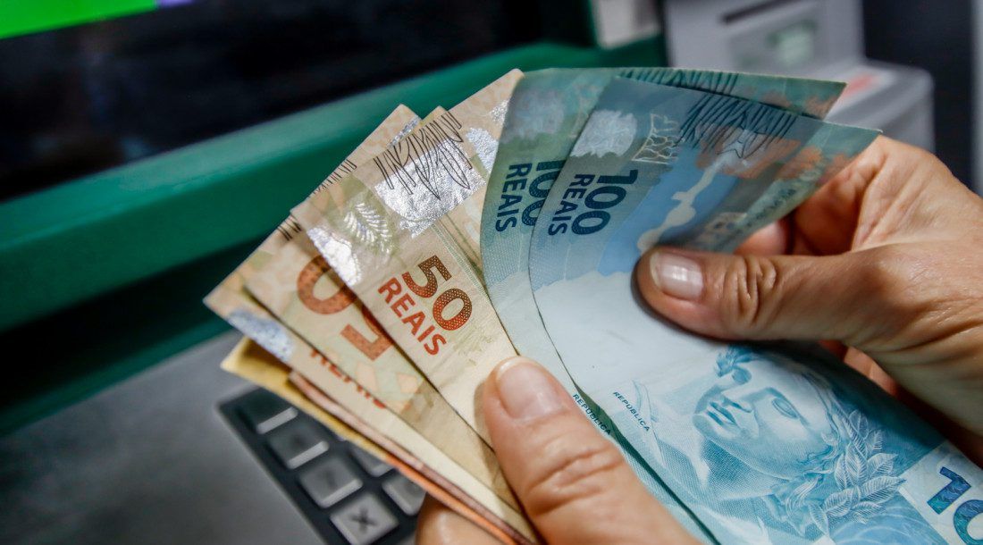 Prefeito Edvaldo Nogueira anuncia pagamento dos salários dos servidores municipais de Aracaju na próxima quarta-feira, 28