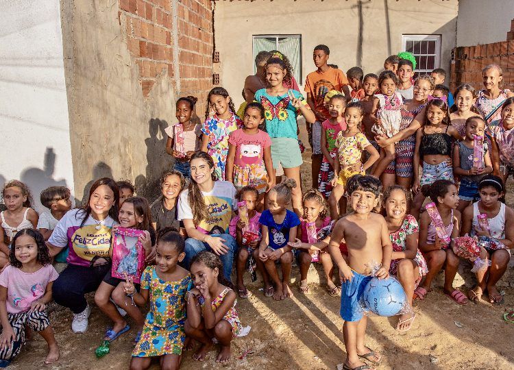 Yandra Moura participa de festa das crianças na comunidade do Nova Liberdade III, em Aracaju