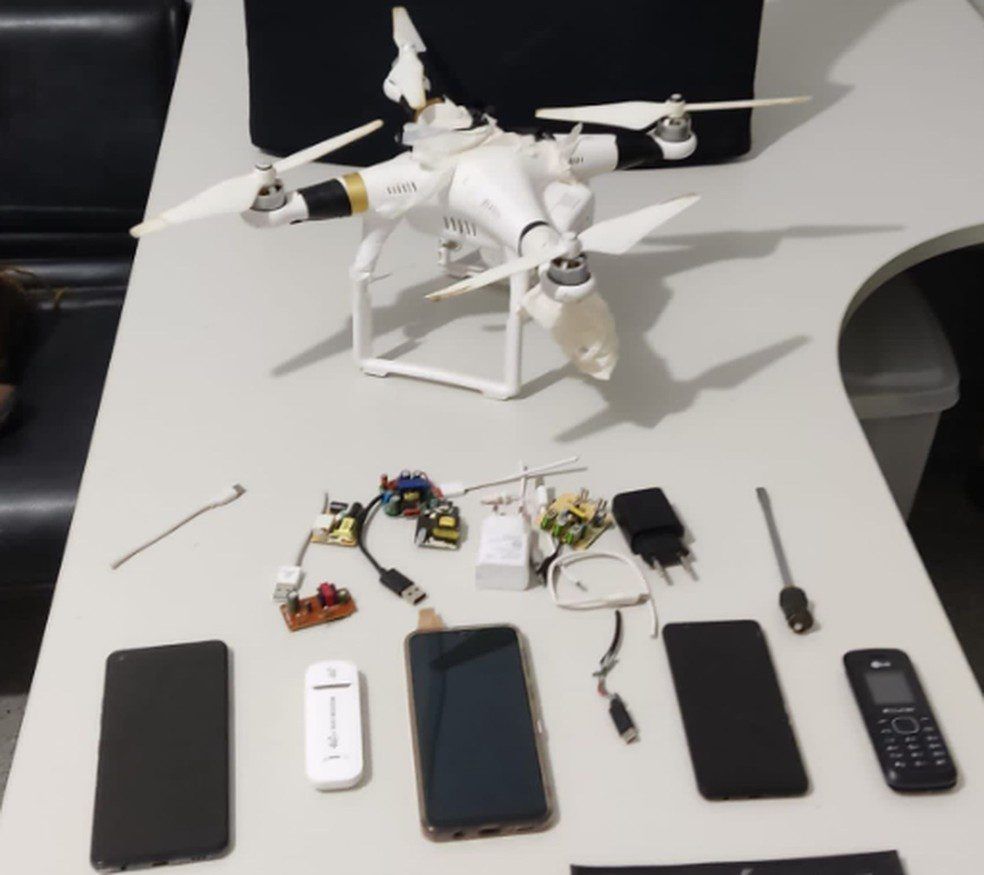 Dois homens foram presos após tentativa de arremessar celulares com drone no Presídio de Tobias Barreto