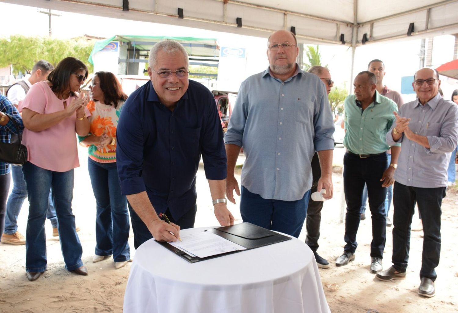 Prefeito de Nossa Senhora do Socorro assina ordem de serviço para obras de drenagem e pavimentação em 14 ruas da Piabeta