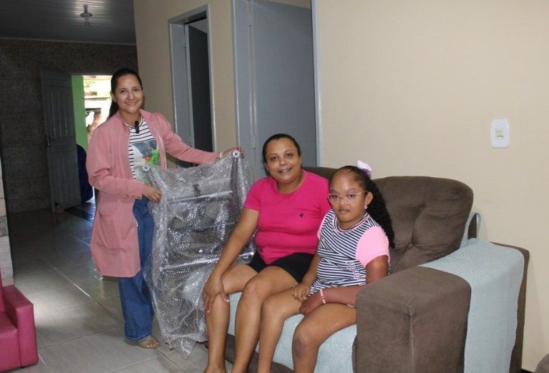 Prefeitura de Capela realiza entrega de medicamentos e cadeiras de rodas para pacientes