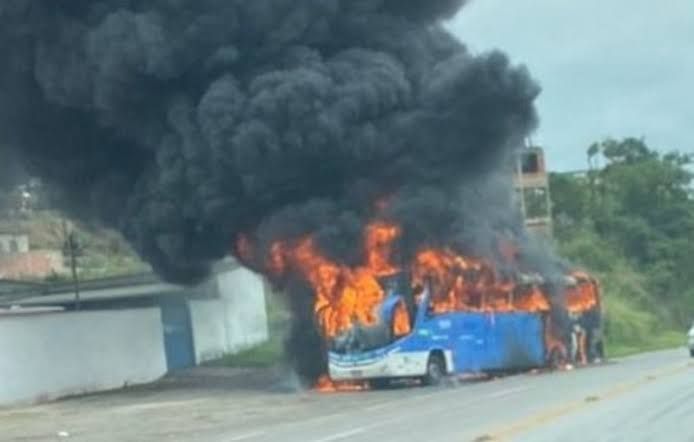 Exclusivo aconteceu hoje um Incêndio em Ônibus do Vasco