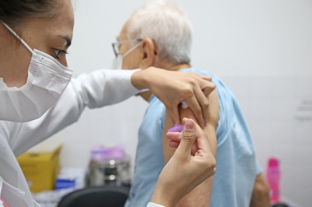 Prefeitura de Aracaju reforça campanha de imunização para idosos