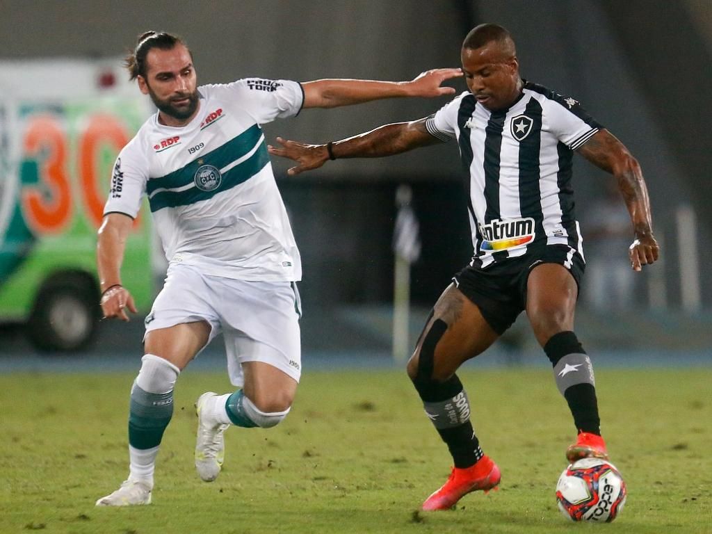 Botafogo empata com o Coritiba em jogo pela 36ª rodada do Brasileirão e internautas vão a loucura