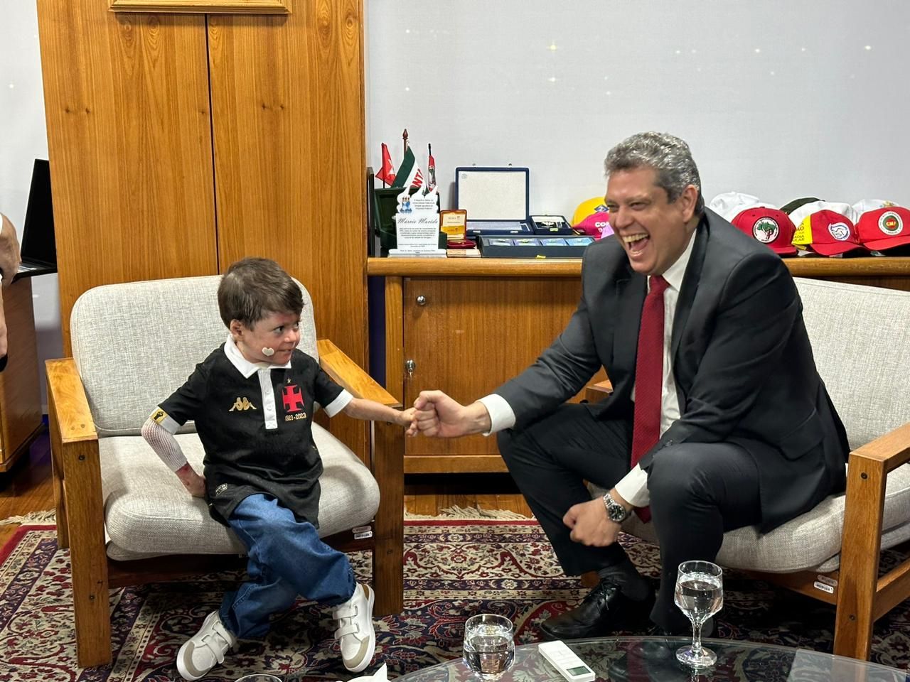 ​Gui, torcedor mirim do Vasco, faz ministro flamenguista prometer torcer pelo Cruzmaltino