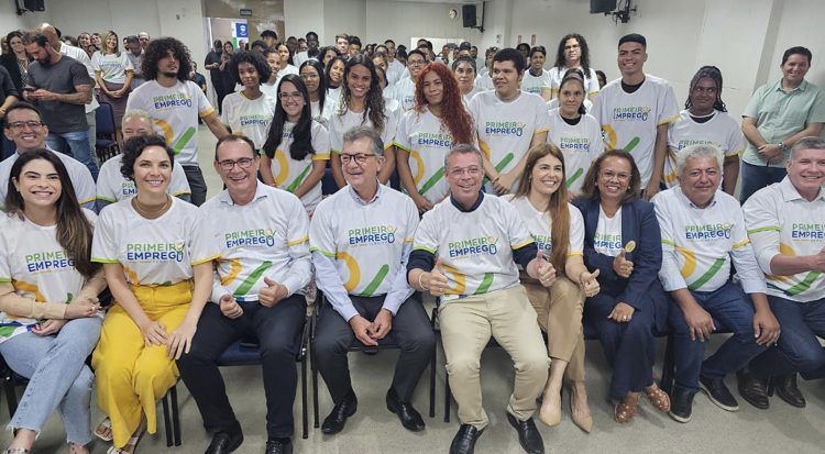 Programa Primeiro Emprego em o parceria com grupo Cencosud oferecem 382 vagas em cursos de qualificação para jovens sergipanos