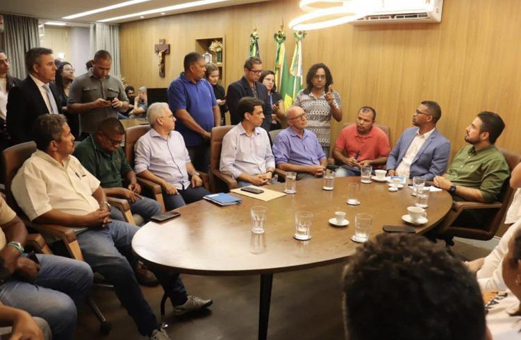 Superintendente da SMTT Aracaju discute regulamentação do transporte complementar em reunião na Câmara Municipal