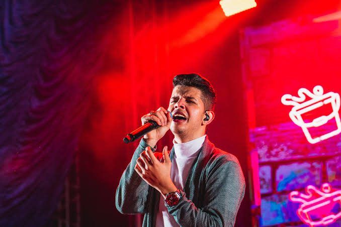 Nadson O Ferinha, cantor sergipano, conquista Prêmio Multishow 2023 na categoria Brega e Arrocha do Ano