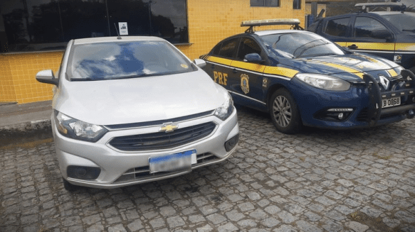 PRF recupera veículo com registro de apropriação indébita em Nossa Senhora do Socorro/SE