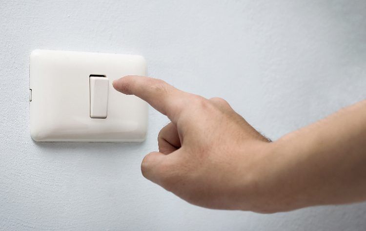 Dicas para reduzir sua conta de energia durante o verão