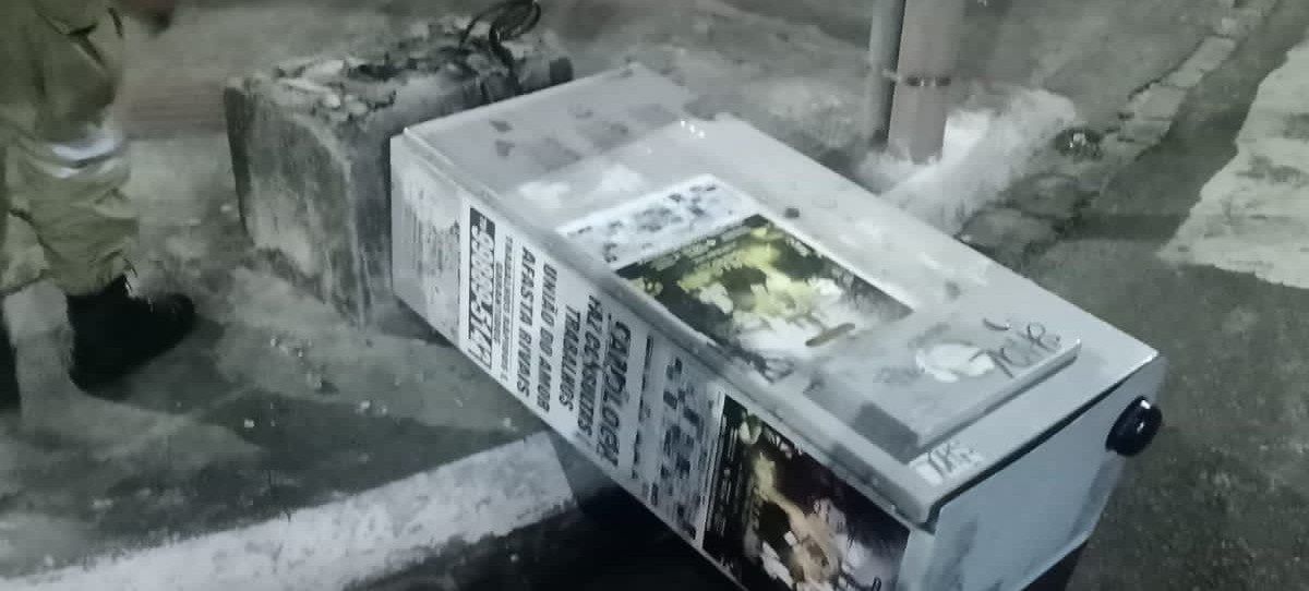 Vandalismo deixa cruzamento no Centro de Aracaju sem semáforo