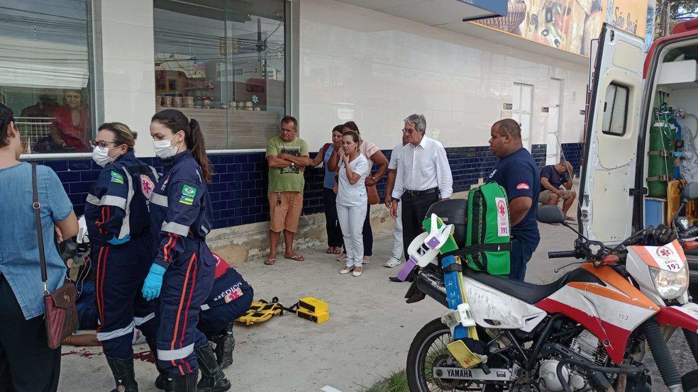 Pedestre ferido na cabeça após roda se soltar de caminhão