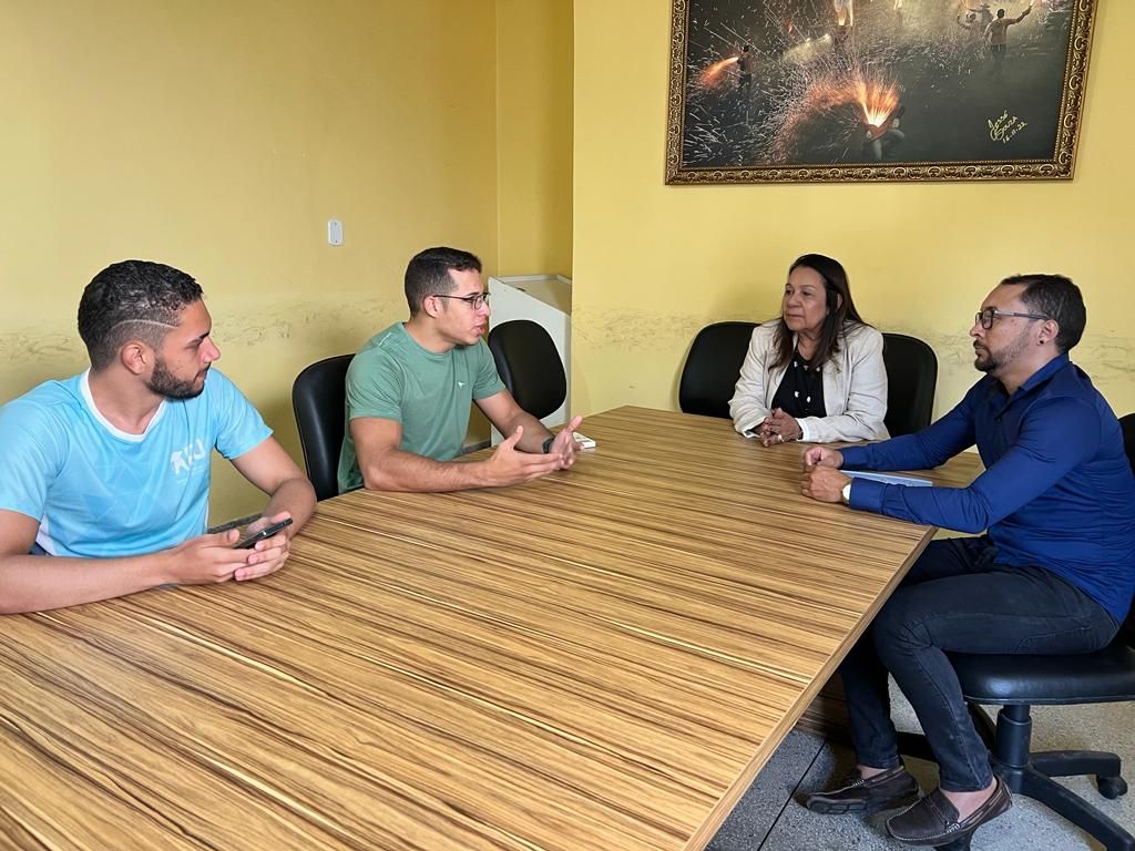 Vereadora Alinete Soares-PP: Empenho em Brasília e Requerimento na Câmara para Adquirir Ônibus para Estancianos Universitários