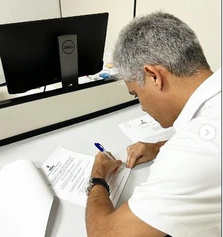 Prefeito de Pinhão, Dr. Charles, anuncia parceria para reforma da quadra do Colégio Municipal João Lima Feitosa