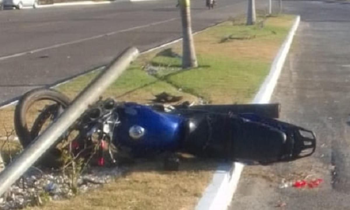 Motociclista morre ao colidir com placa de trânsito na Rodovia SE-100, em Lagarto