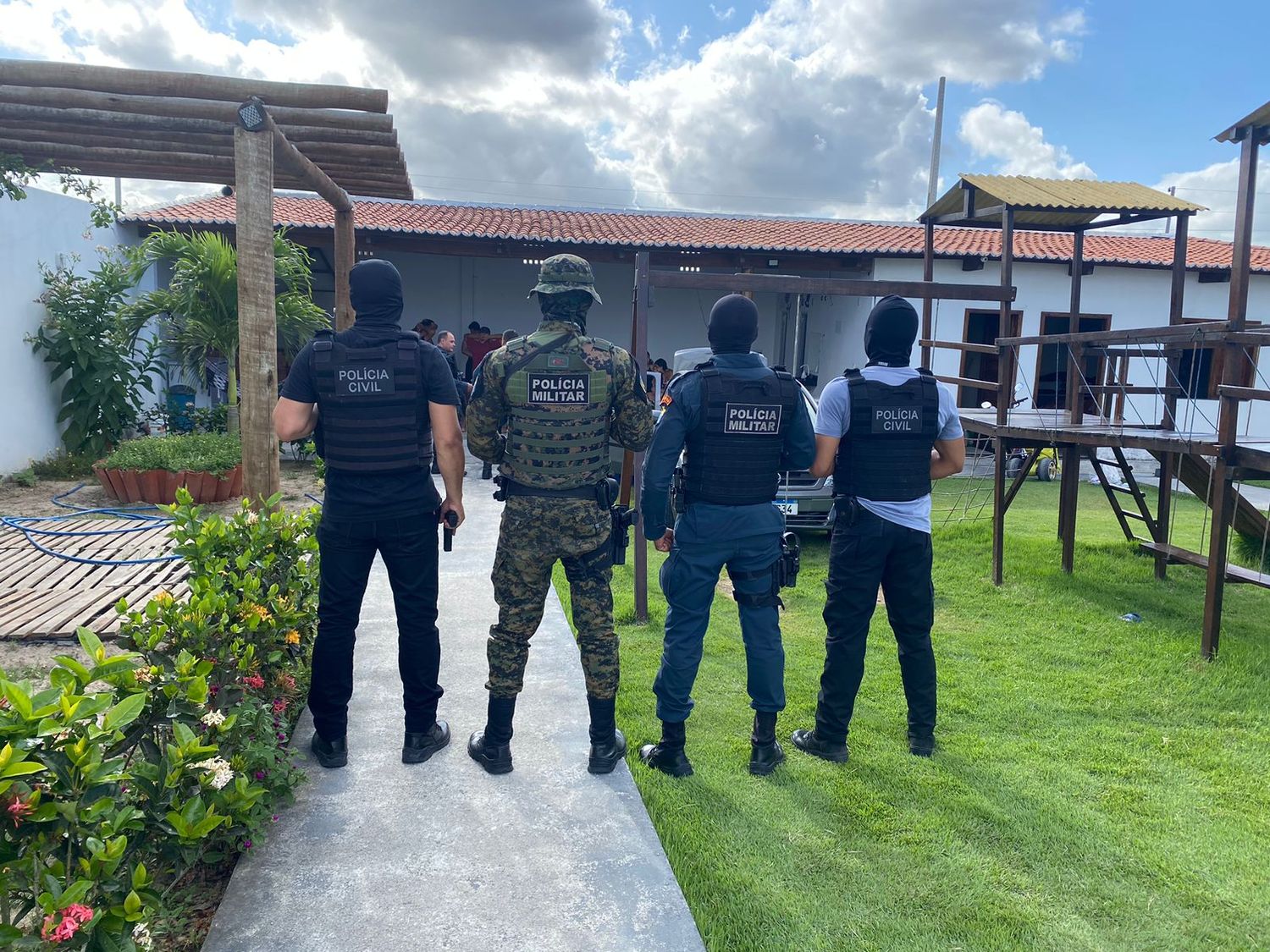 Ação policial desarticula festa clandestina allinclusive com drogas em Itabaianinha