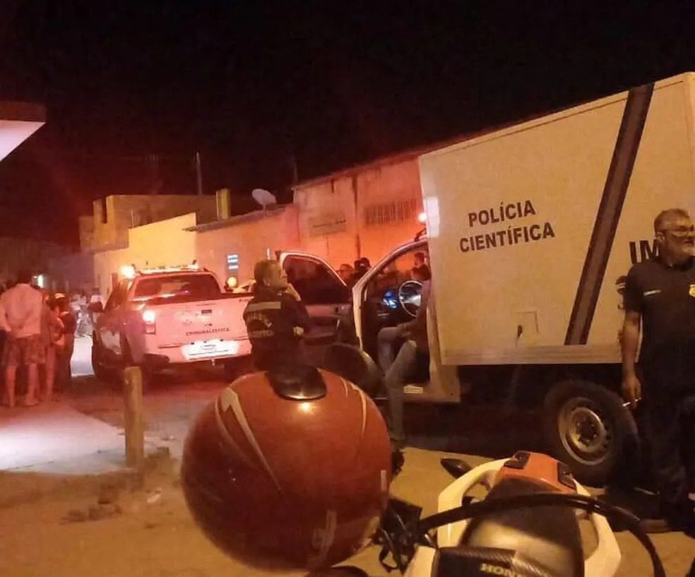 Mulher é assassinada a facadas nna frente de casa em Poço Verde