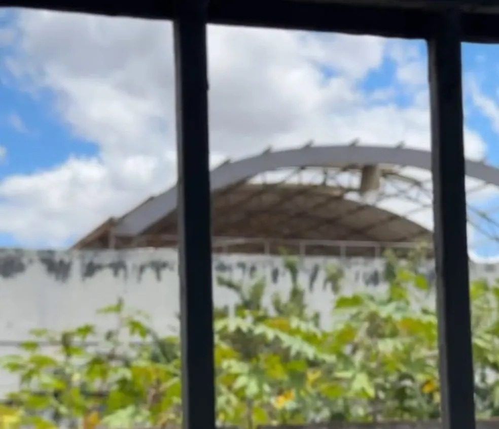 Ventania forte arranca telhado de Colégio em Nossa Senhora da Glória