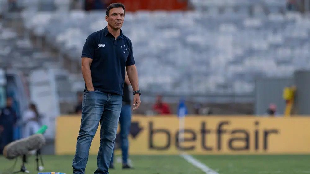 Zé Ricardo deixa o comando do Cruzeiro após derrota e sequência negativa