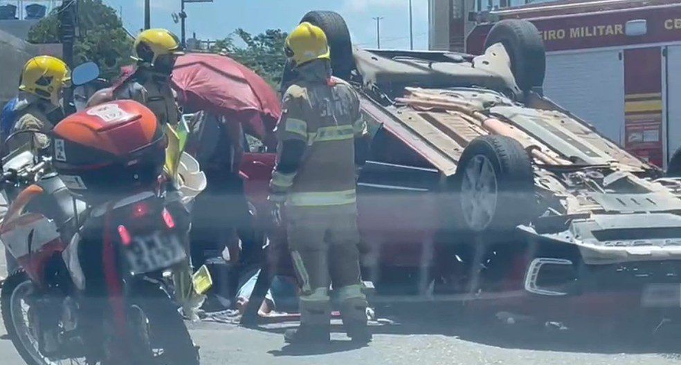 Acidente em Aracaju deixa uma pessoa ferida após capotamento na Farolândia