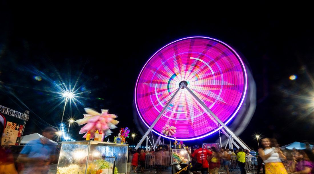 Roda-Gigante da Vila do Natal Iluminado é reaberta após suspensão por alerta meteorológico