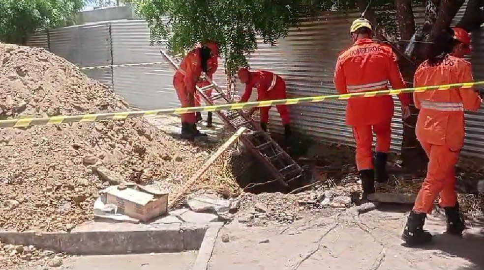 Homem com sinais de embriaguez é resgatado após cair em buraco de cinco metros