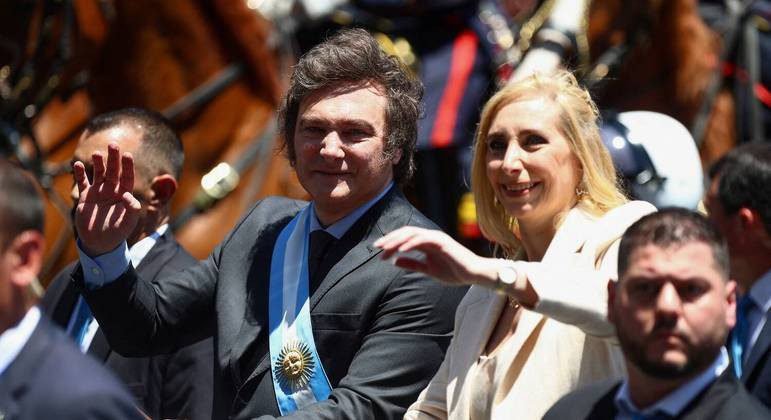 Presidente Argentino Revoga Decreto Antinepotismo e Nomeia Irmã como Secretária-Geral da Presidência