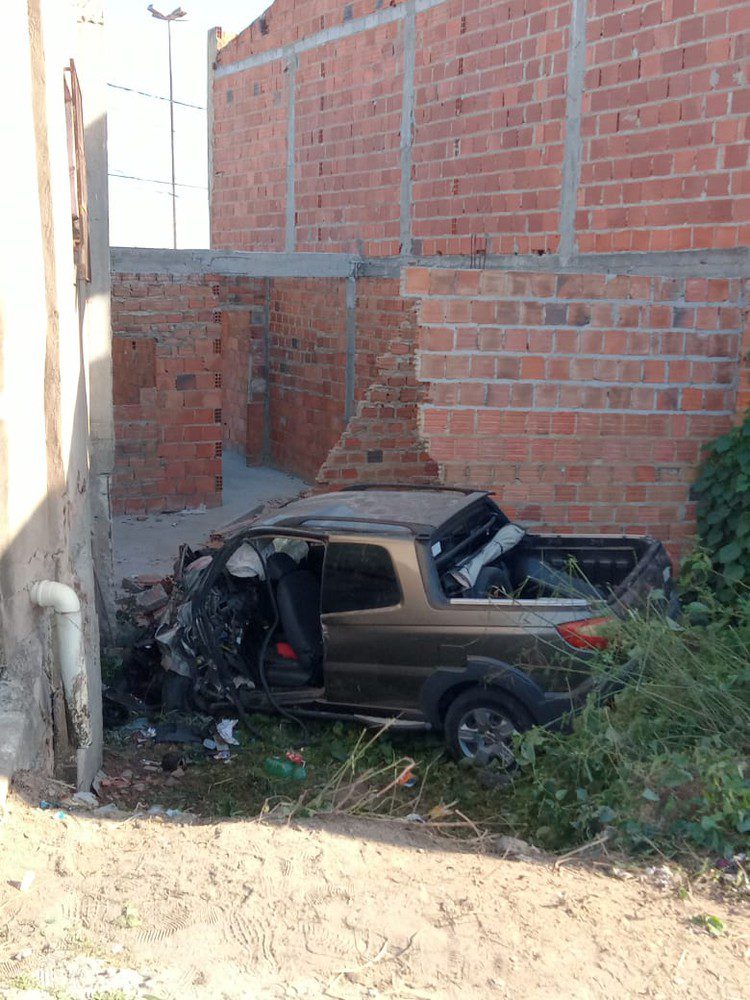 Motorista morre após bater muro em Sergipe