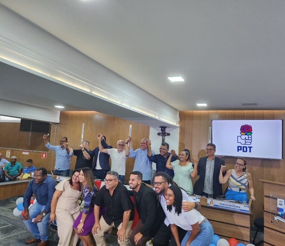 Edvaldo, Lurian e Padre Inaldo prestigiam posse do novo diretório do PDT em Socorro