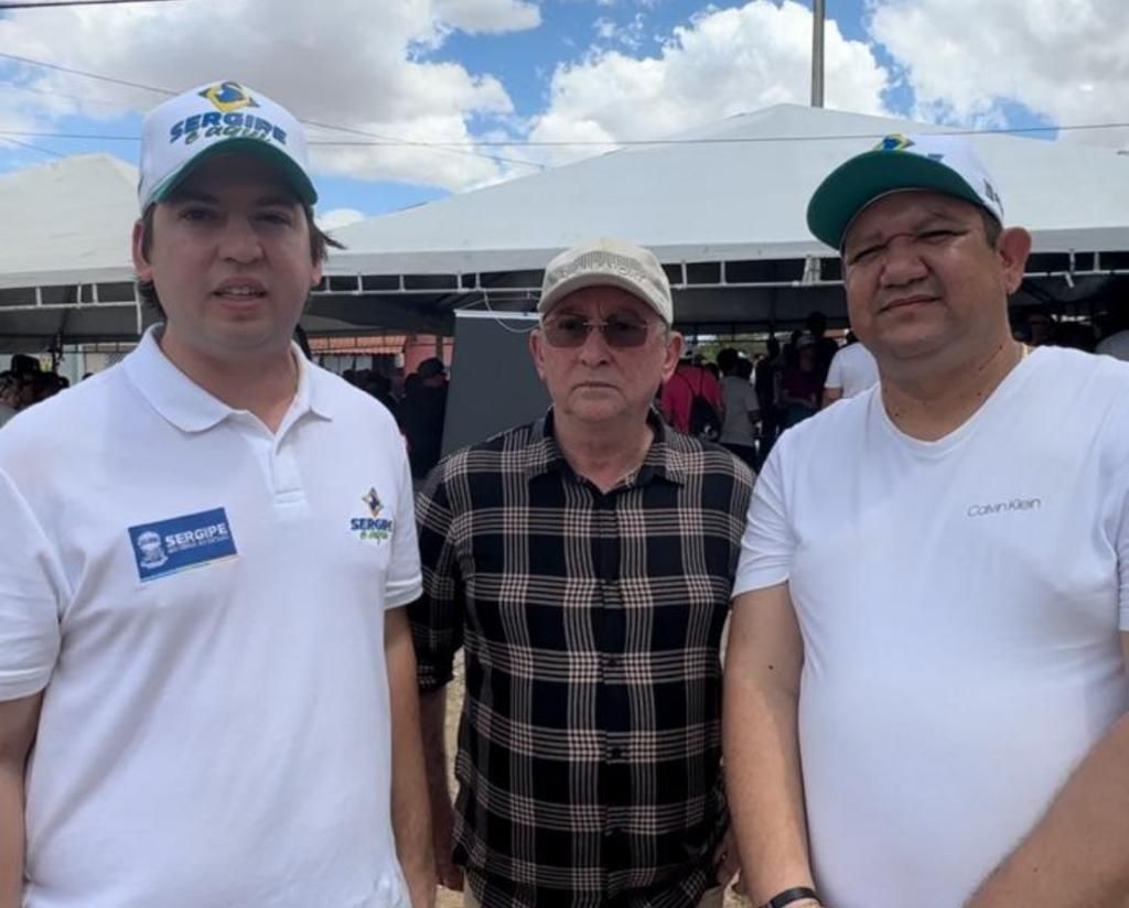 Prefeito de Propriá celebra garantia de revitalização das estradas que cortam os povoados Boa Esperança e São Miguel