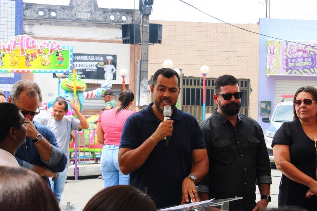 Riachuelo: Petinho inaugura revitalização da Secretaria de Educação e assina ordem de serviço