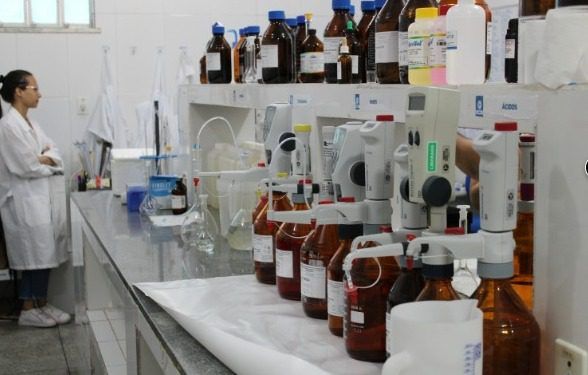 Laboratórios da Deso acompanham semanalmente a qualidade da água consumida