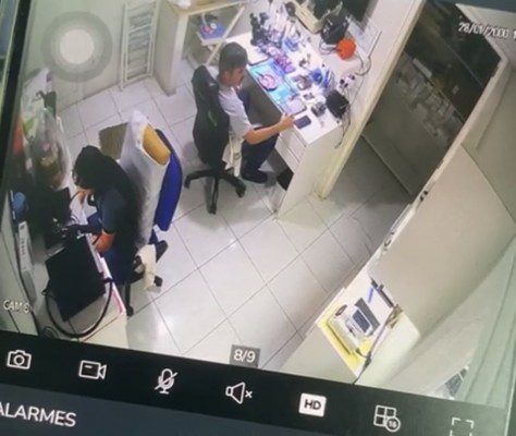 Celular explode durante cCelular explode durante conserto em loja de assistência técnica em Itabaianaonserto em loja de assistência técnica em Itabaiana