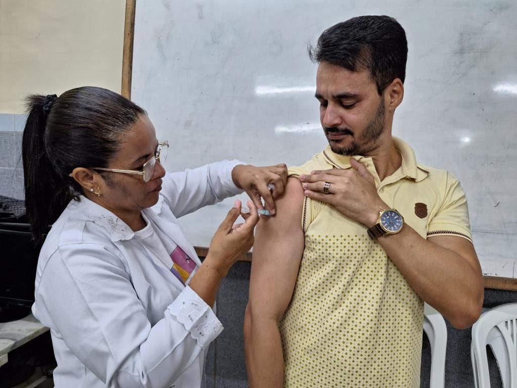 Reforço da vacina bivalente contra a covid-19 para pessoas com 60 anos ou mais e imunocomprometidos estará disponível partir desta terça-feira, 12, em Aracaju