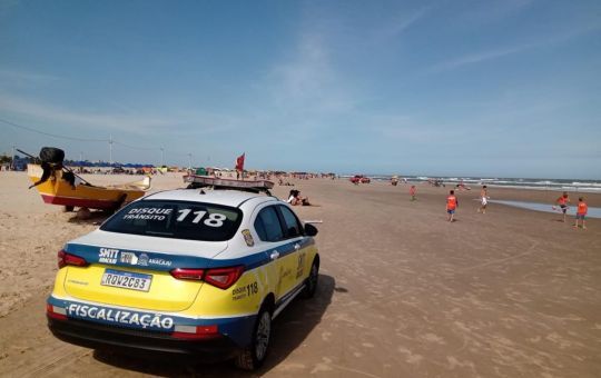 SMTT de Aracaju reforça proibição de veículos na faixa de areia durante o verão